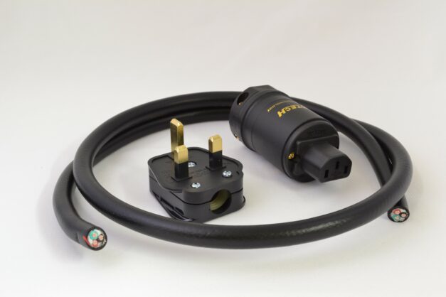 MCRU No. 97 Neotech DIY Mains Lead Set