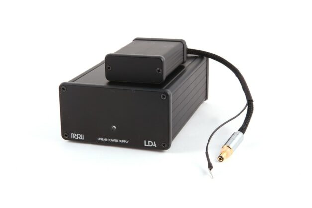 1475-Regulated-Linear-Power-Supply-Selector